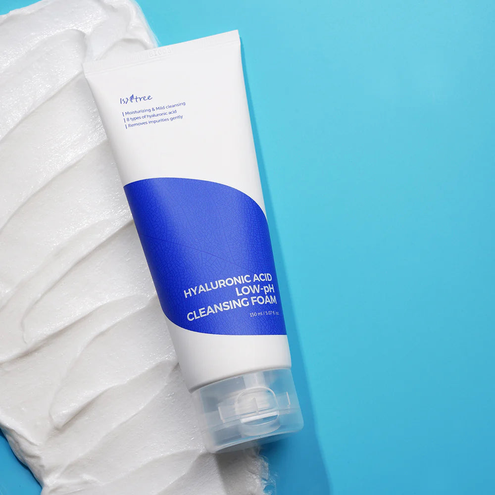 Isntree Hyaluronic Acid Low-pH Cleansing Foam with hyaluronic acid and low pH level