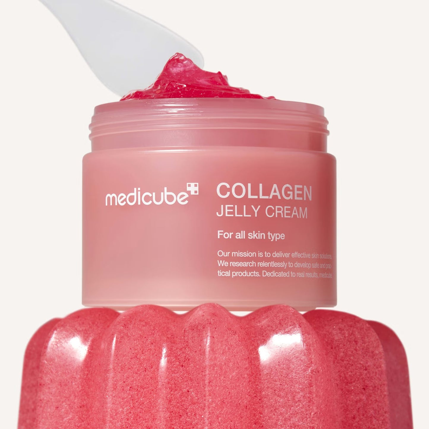 Medicube Collagen Jelly Cream – želejveida sejas krēms ar kolagēnu ādas mitrināšanai, tvirtuma uzlabošanai un smalko līniju mazināšanai.