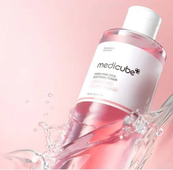 Medicube PDRN Pink Cica Soothing Toner – nomierinošs sejas toniks ar PDRN un cica jutīgai ādai.