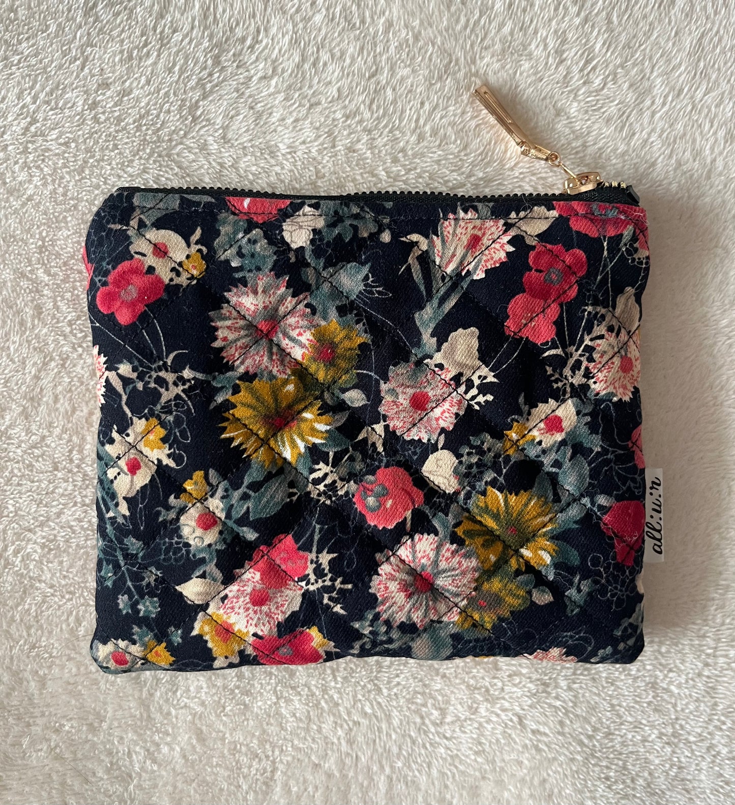 Floral cosmetic bag 'quilted blossom'