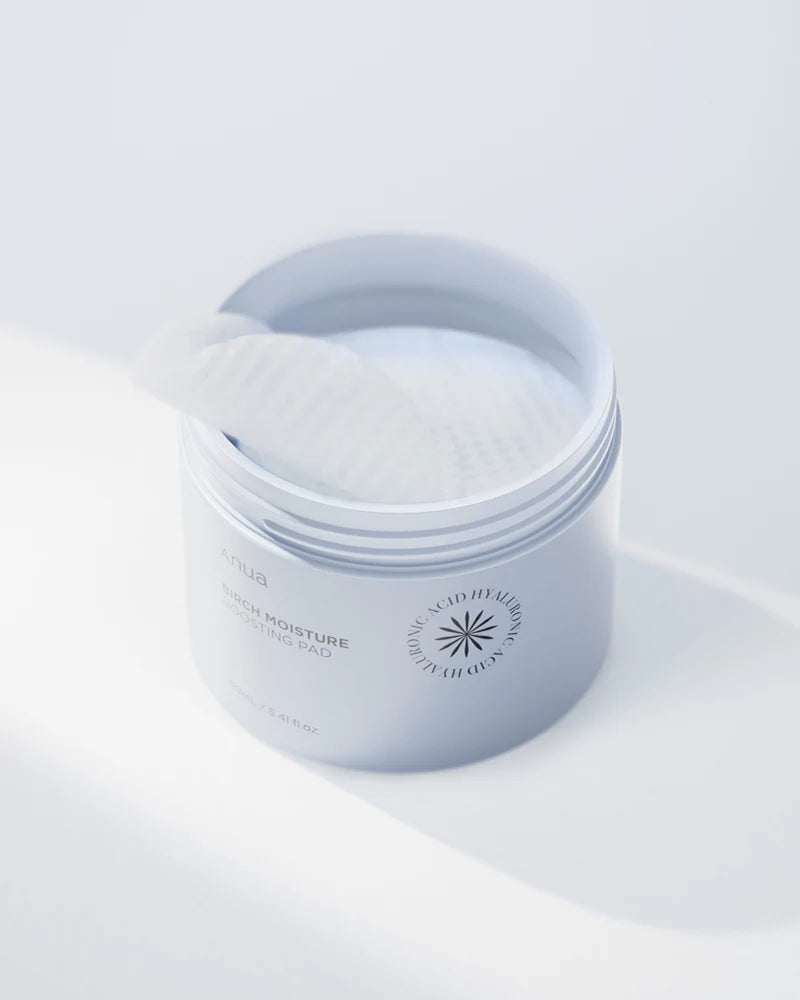 Anua Birch Moisture Boosting Pad - mitrinoši sejas spilventiņi ar bērza sulu ādas mitruma atjaunošanai un nomierināšanai.