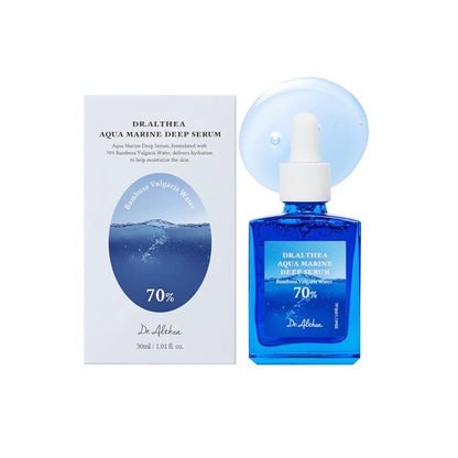 Dr. Althea Aqua Marine Deep intensīvi mitrinošs un atjaunojošs serums, kā formulas pamatā ir bambusa ūdens (70%), hialuronskābe, PDRN un citas vērtīgas sastāvdaļas. Mīkstina ādu, uzlabo tās tekstūru, izlīdzina smalkas grumbiņas un piešķir dabisku mirdzumu.