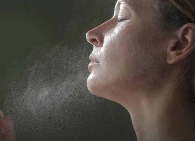 Dr. Althea Green Calming Serum Mist – atsvaidzinošs un nomierinošs toniks (sprejs) sejas ādai.