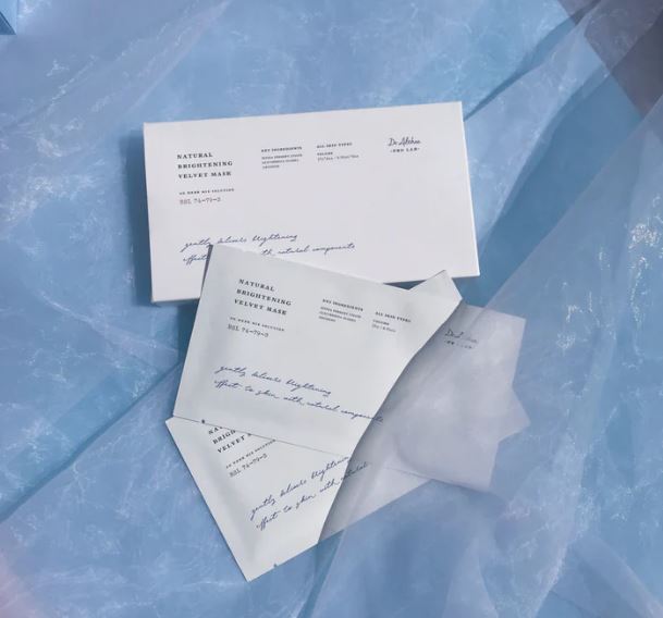 Dr. Althea Natural Brightening Velvet Mask – samtaina sejas maska ādas mirdzumam un tonusa uzlabošanai.