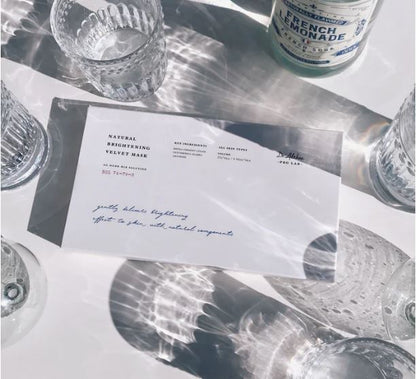 Dr. Althea Natural Brightening Velvet Mask – samtaina sejas maska ādas mirdzumam un tonusa uzlabošanai.