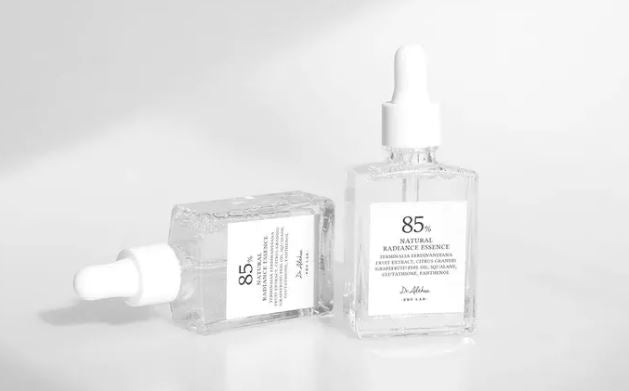 Dr. Althea Natural Radiance Essence – sejas esence ādas mirdzuma, mitrināšanas uzlabošanai un toņa izlīdzināšanai.