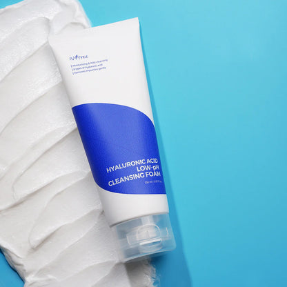 Isntree Hyaluronic Acid Low-pH Cleansing Foam with hyaluronic acid and low pH level