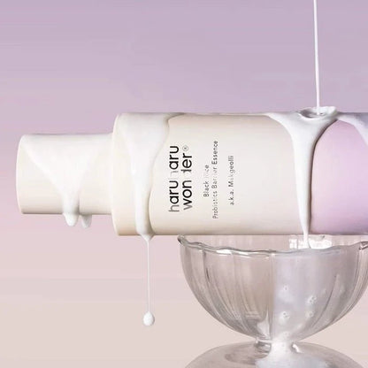 Haruharu Wonder Black Rice Probiotics Barrier Essence - sejas esence ar melno rīsu ekstraktu un probiotikām ādas mitrināšanai un tās barjeras stiprināšanai.