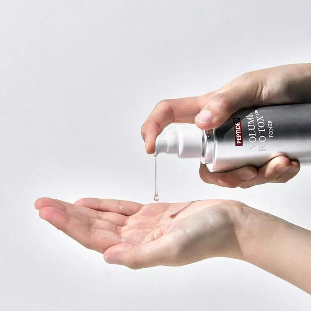 MEDI-PEEL Peptide 9 Volume Bio Tox Toner Pro atjaunojošs toneris ar peptīdiem un hialuronskābi ādas mitrināšanai un tvirtumam. Pretnovecošanās iedarbība.