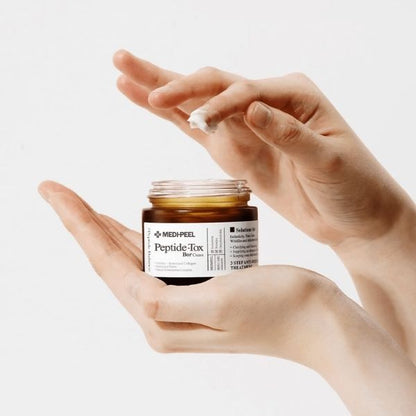 Medi-Peel Peptide-Tox Bor Cream liftinga sejas krēms ar peptīdiem, kolagēnu un hialuronskābi intensīvai ādas mitrināšanai un grumbu izlīdzināšanai. Krēms palīdz uzlabot ādas elastību, tvirtumu un samazināt novecošanās pazīmes, piešķirot ādai gludāku un jauneklīgāku izskatu. 
