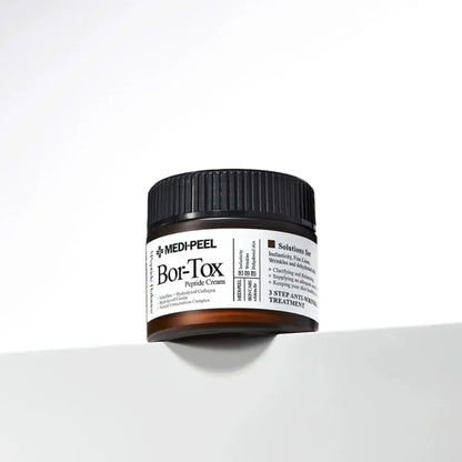 Medi-Peel Peptide-Tox Bor Cream liftinga sejas krēms ar peptīdiem, kolagēnu un hialuronskābi intensīvai ādas mitrināšanai un grumbu izlīdzināšanai. Krēms palīdz uzlabot ādas elastību, tvirtumu un samazināt novecošanās pazīmes, piešķirot ādai gludāku un jauneklīgāku izskatu. 