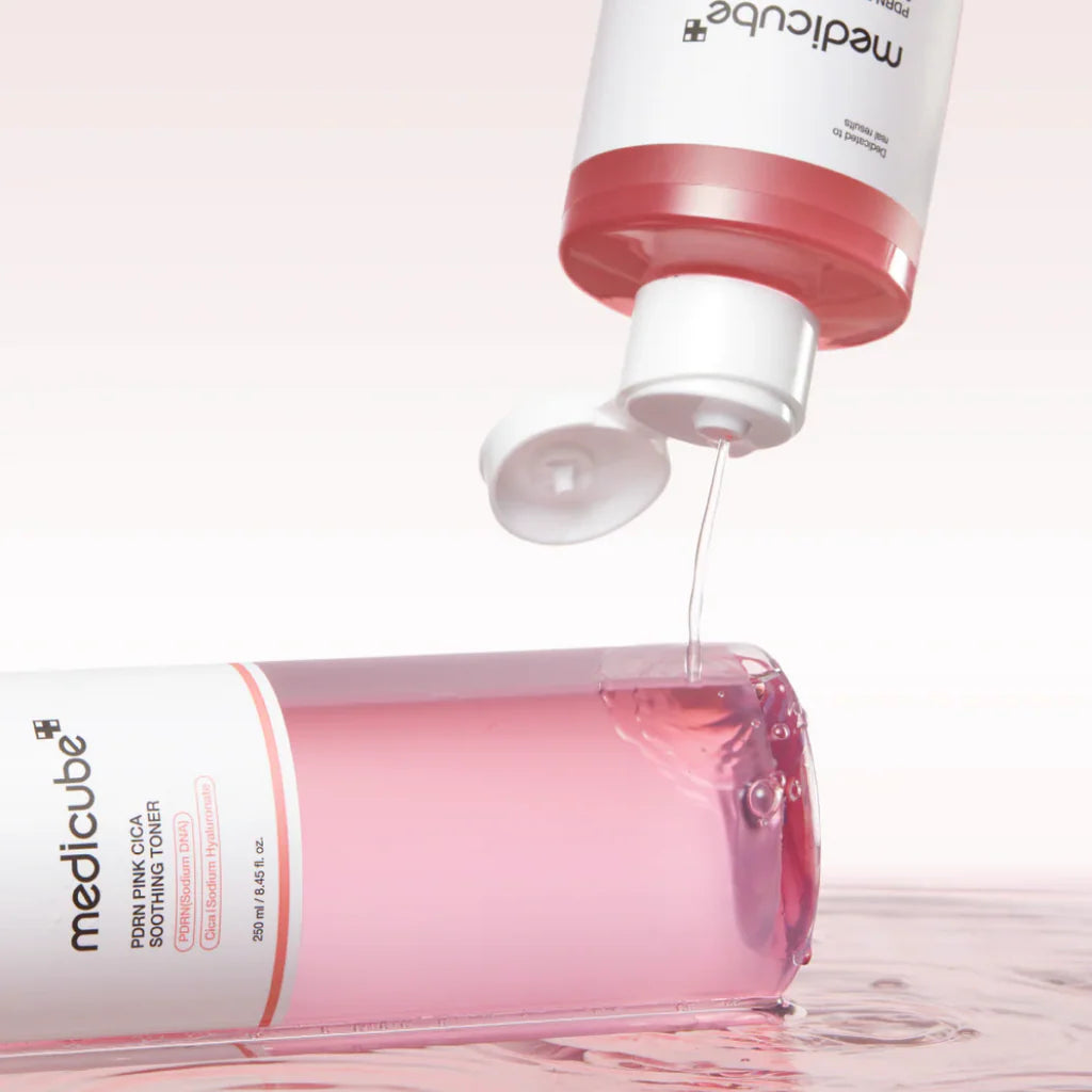 Medicube PDRN Pink Cica Soothing Toner – nomierinošs sejas toniks ar PDRN un cica jutīgai ādai.