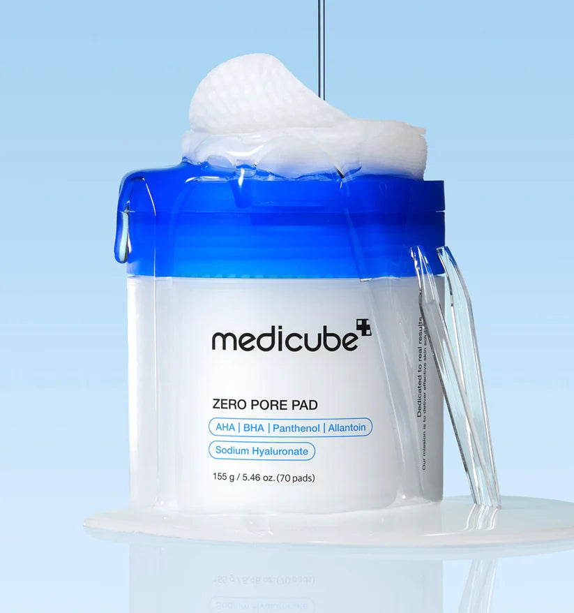 Medicube Zero Pore Pad pīlinga plāksnītes sejai. Attīra ādu no atmirušajām ādas šūnām, izlīdzina ādas toni, samazina sebuma sekrēciju un sašaurina poras.