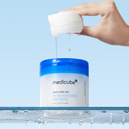 Medicube Zero Pore Pad pīlinga plāksnītes sejai. Attīra ādu no atmirušajām ādas šūnām, izlīdzina ādas toni, samazina sebuma sekrēciju un sašaurina poras.