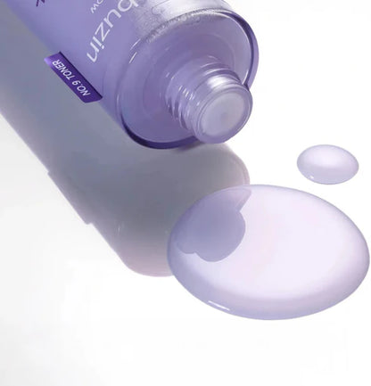 Numbuzin No.9 NAD+ PDRN Glow Boosting Toner – mitrinošs un ādas mirdzumu veicinošs toneris ar NAD+, peptīdiem un keramīdiem, kas uzlabo ādas elastību, tekstūru un piešķir “glass skin” efektu.