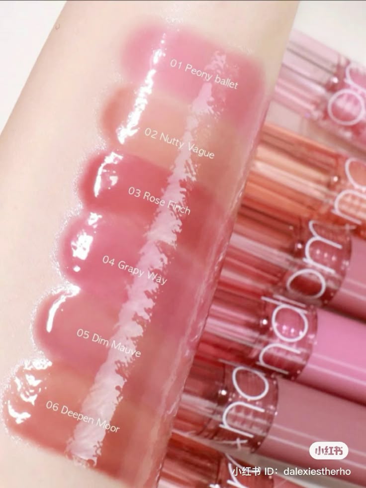 Romand Glasting Color Gloss - lūpu spīdums ar mitrinošu efektu un intensīva spīduma (glazētu) finišu. 