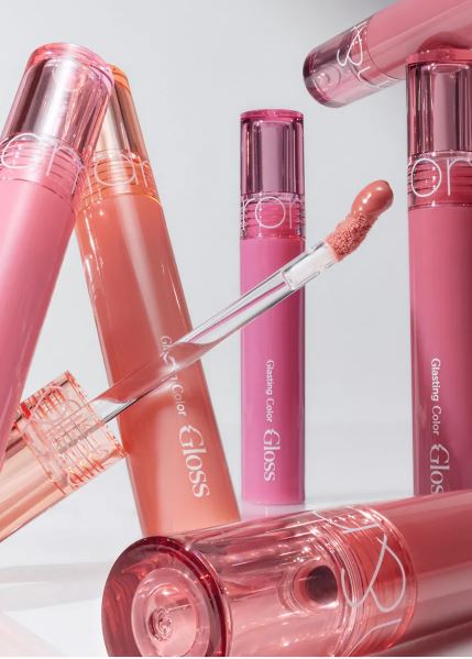 Romand Glasting Color Gloss - lūpu spīdums ar mitrinošu efektu un intensīva spīduma (glazētu) finišu. 